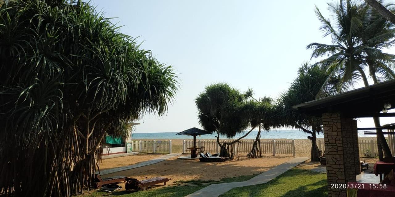 Green Shadows Beach Hotel Wadduwa Εξωτερικό φωτογραφία