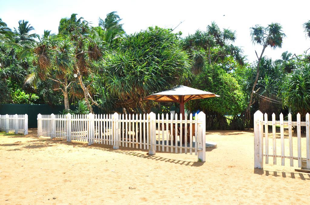 Green Shadows Beach Hotel Wadduwa Εξωτερικό φωτογραφία