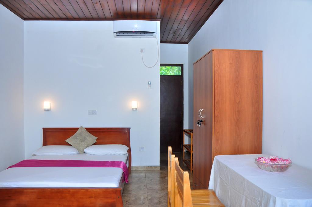 Green Shadows Beach Hotel Wadduwa Εξωτερικό φωτογραφία
